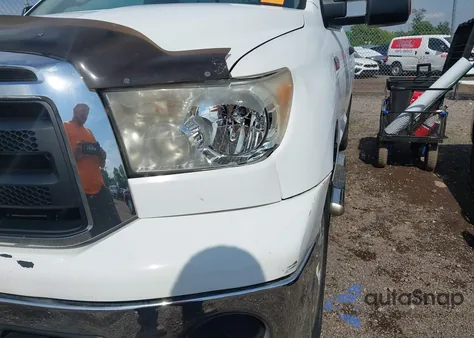 2010 Toyota Tundra Base 5.7L V8 из США, поврежденный, VIN 5TFLY5F18AX075685